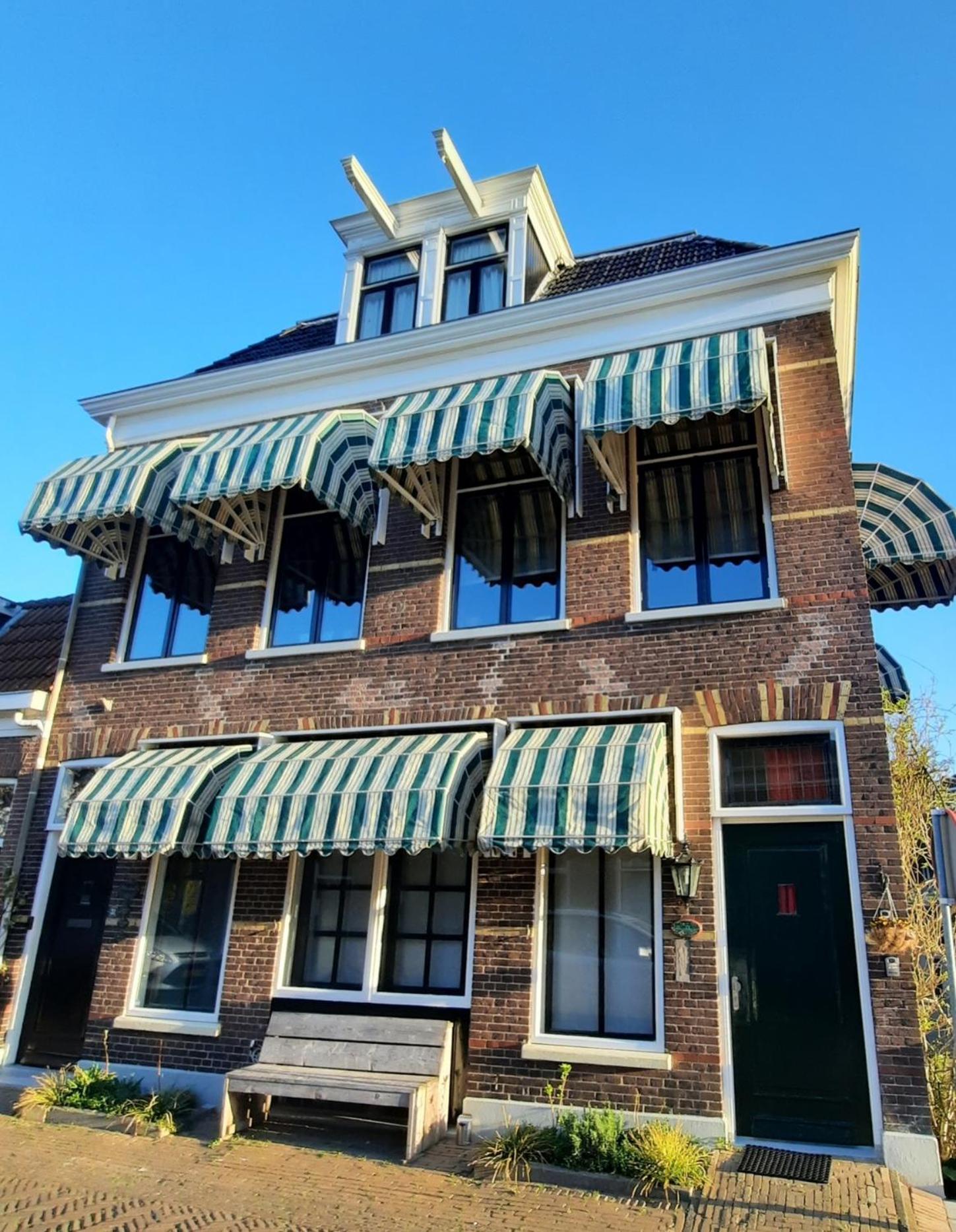 Lekkerwegbijleeuwen, 1 Minuut Naar Hartje Centrum Sneek Exterior foto